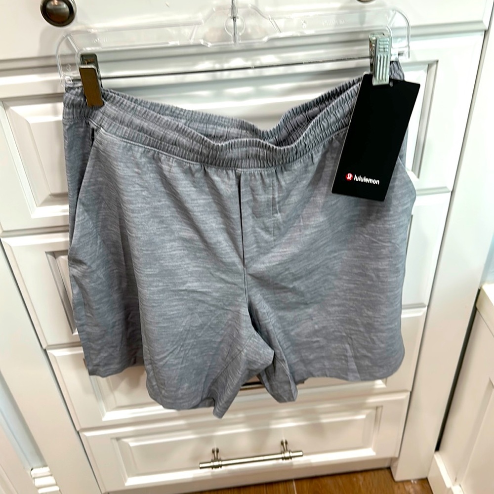Lulu lemon pace breaker short
